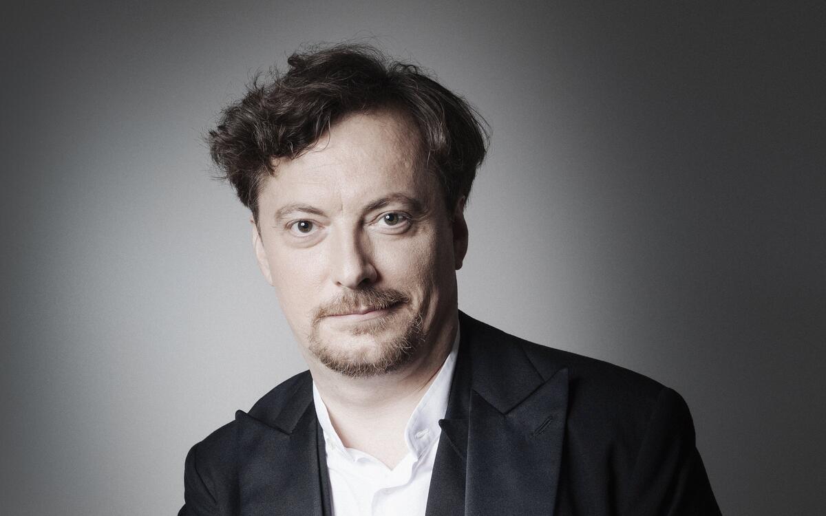 GEORG NIGL singt an der Wiener Staatsoper den Nekrotzar in Ligetis „Le Grand Macabre“